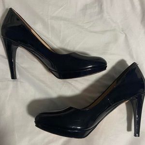 Cole Haan X Nike black Nike Air pumps in women’s size 7.5